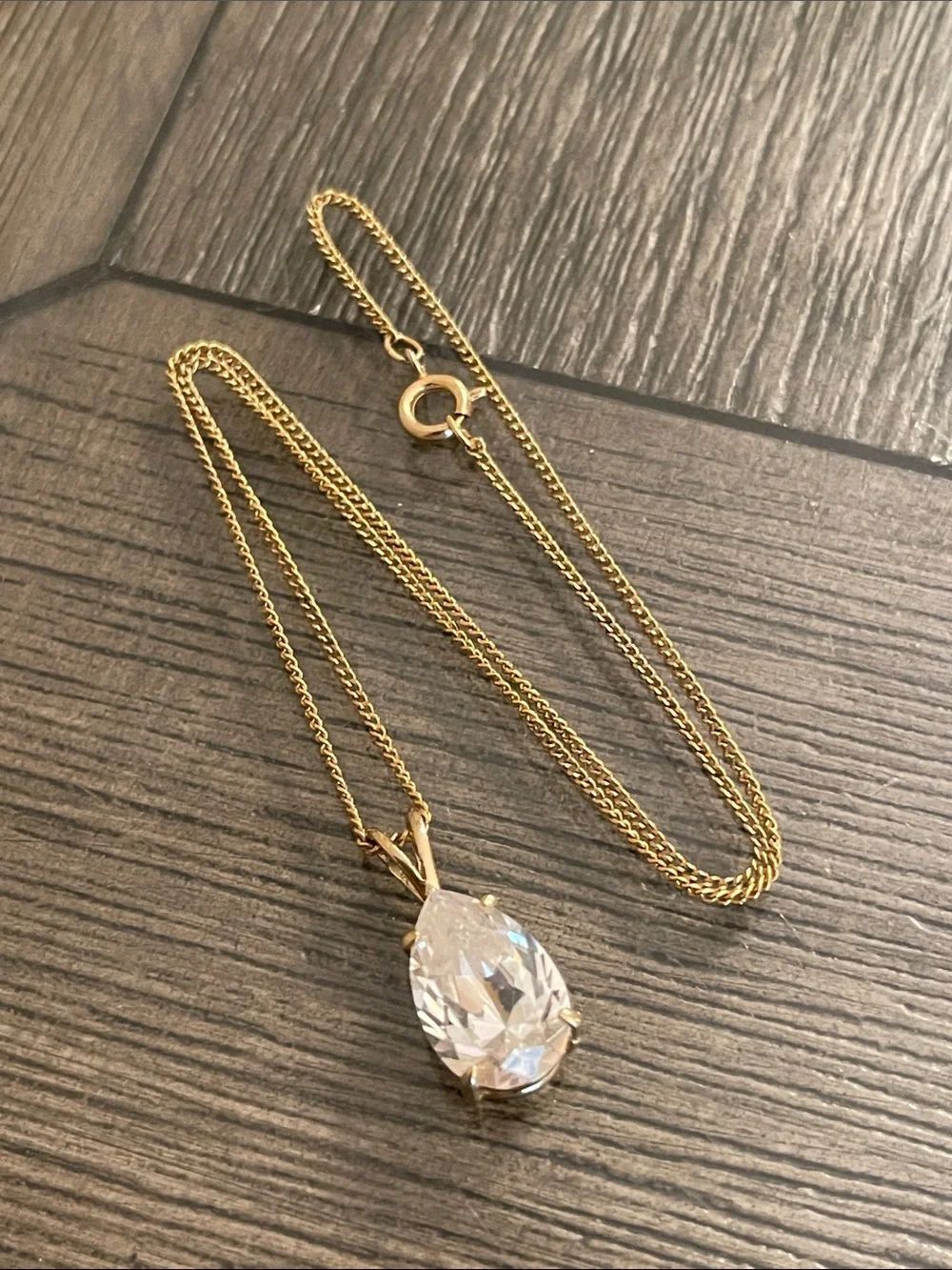 Vintage Dainty Gold-tone Chain Necklace with a Pear-cut (teardrop) Clear Pendant